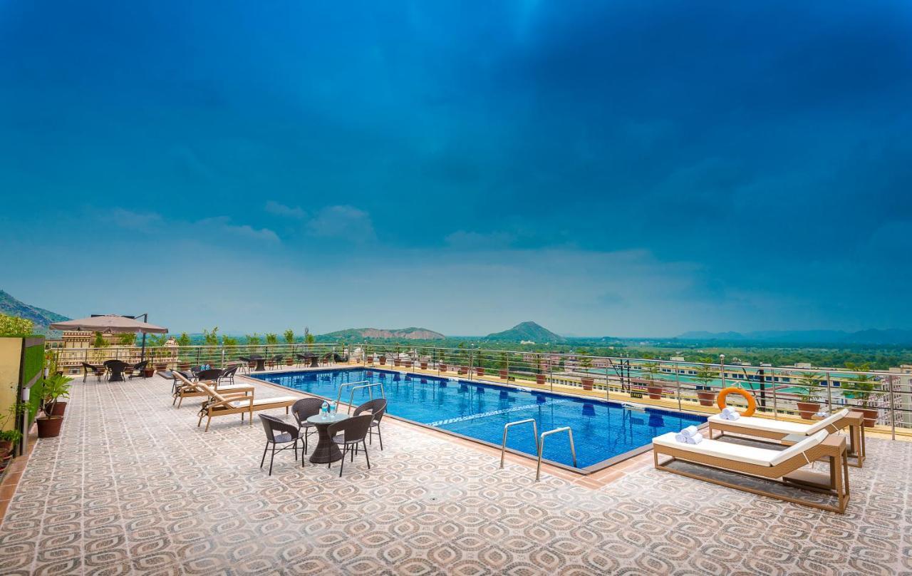 Clarion Inn Jaipur Kukas Extérieur photo